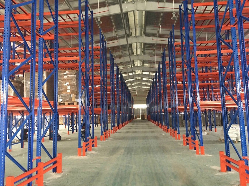 Kệ hạng nặng là gì? Đặc điểm của kệ tải trọng nặng công nghiệp